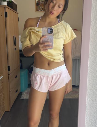 Customer mirror selfie in the Hibiscus Short
